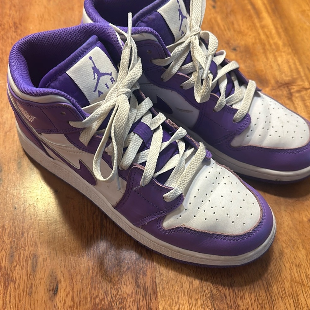 Nike Air Jordan girls basketball shoes